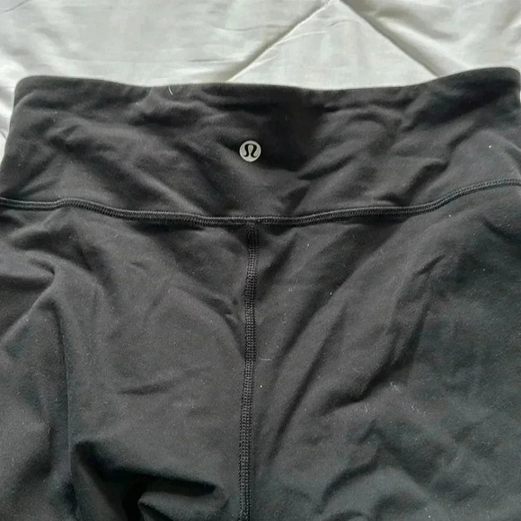 LULULEMON CAPRI BLACK LEGGINGS, Size 4. - Picture 4 of 5